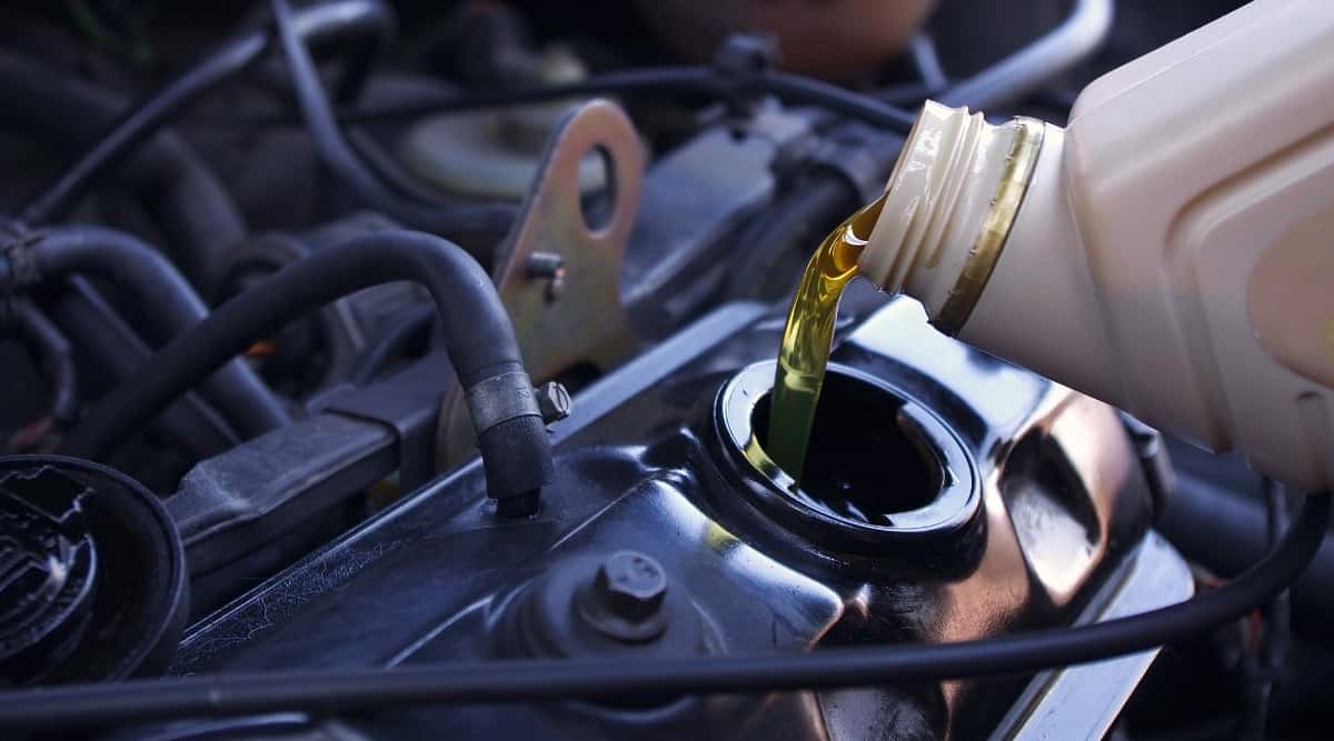 Can You Mix Synthetic Oil with Regular Oil? Keep Your Engine Safe!