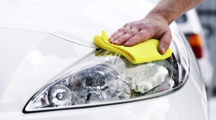 Washing a Car With Waterless Products
